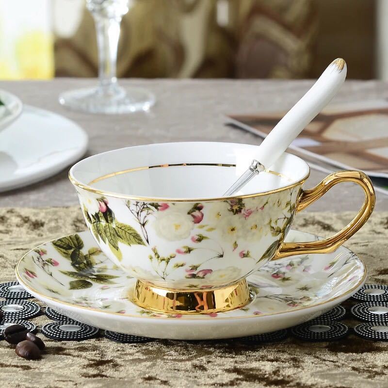 西洋ティー・コーヒーカップセットカップ&ソーサー6客セット.花柄豪華カップ陶磁器ティーセット