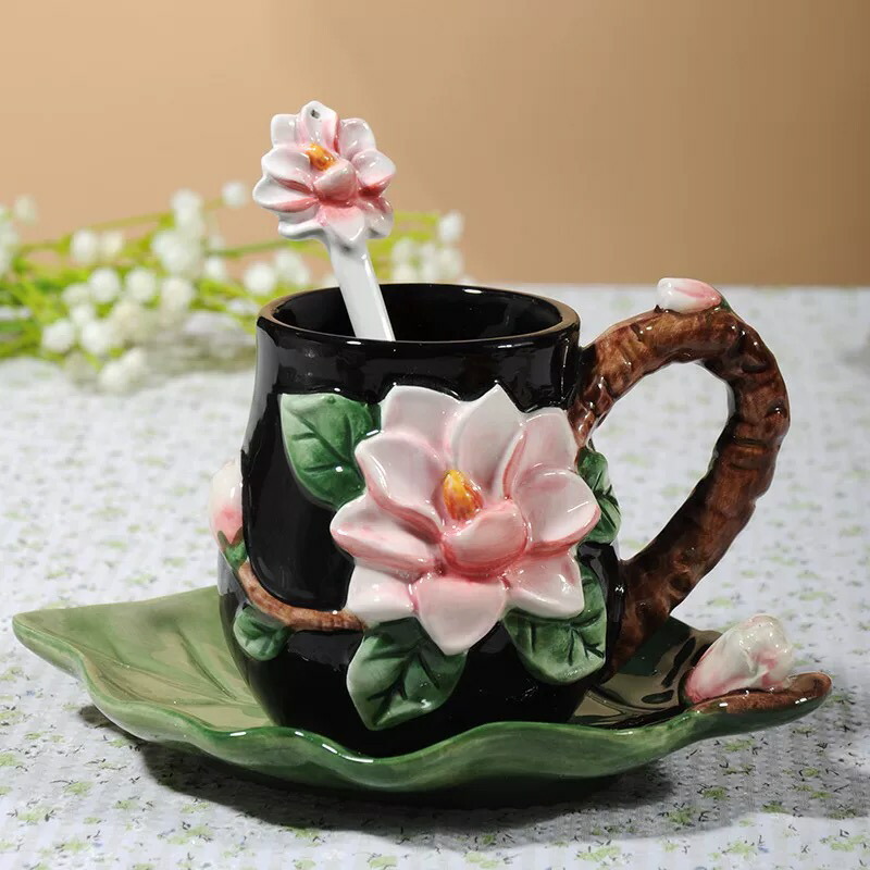 上品陶器ティーカップ＆ソーサー 4客セット ．立体花型ティーセット 上品陶器ティーカップ＆ソーサー 4客セット 立体花型ティー