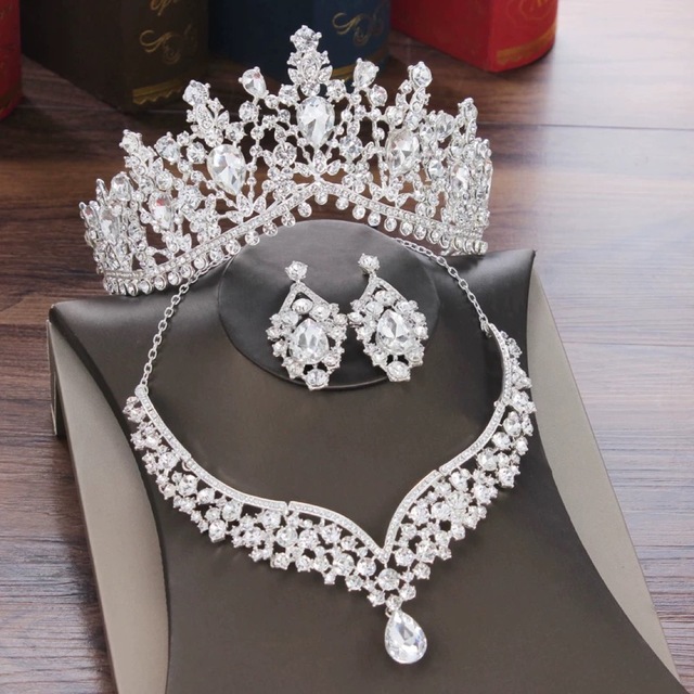 A015195ウェディング 花嫁3点セット ．アクセサリー ティアラ+イヤリング+ネックレス｜リタハウス　店
