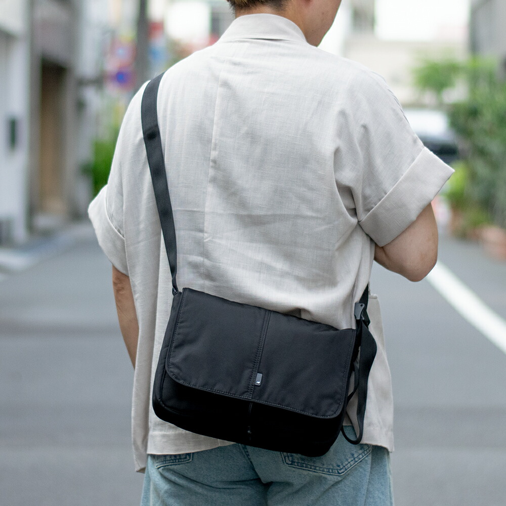 ニューバランス バッグ メンズ レディース ショルダーバッグ ブラック PADDED CROSSBAG NBGCESL106-BLACK NEW BALANCE