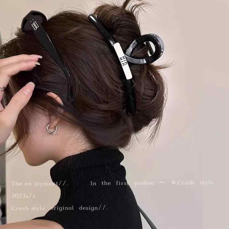 ヘアクリップ 女性用 大型 黒 髪量多対応 サメ口クリップ 高級感 後頭部用 ヘアアクセサリー スタイリッシュ 簡単固定 ボリュームヘア 日常使い