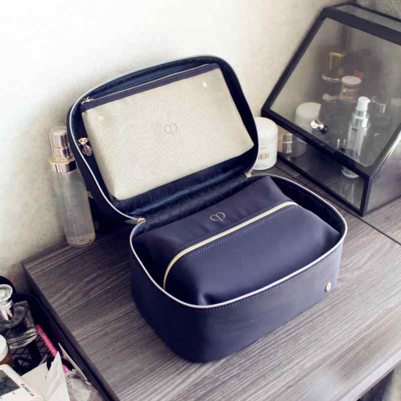 レディース トイレタリーバッグ 大静電容量 大大きさ 携帯型 旅する用 多役立つこと かざり付ける品納める 洗漱合切袋 メイク容れもの 軽さ パウダーコンパクト 雨合羽 出で立つ用 日常使い走り 助けになる