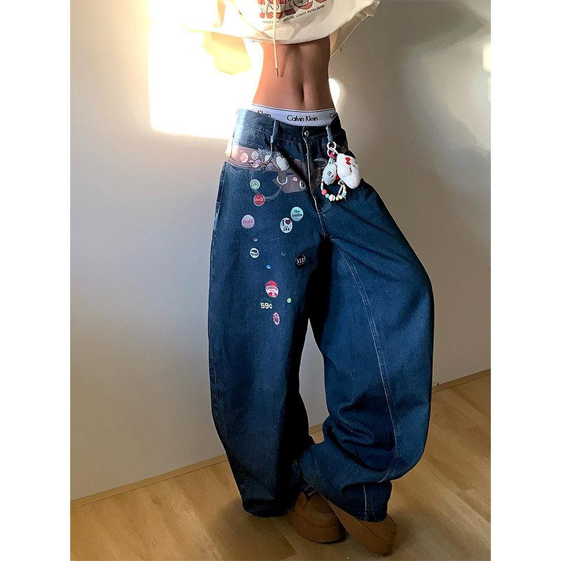 ジーンズ ユニセックス フィット ワイドレッグ ストレートパンツ アメリカンスタイル バッジプリント ベルト付き カジュアル デニム素材 普段使い ゆったりシルエット