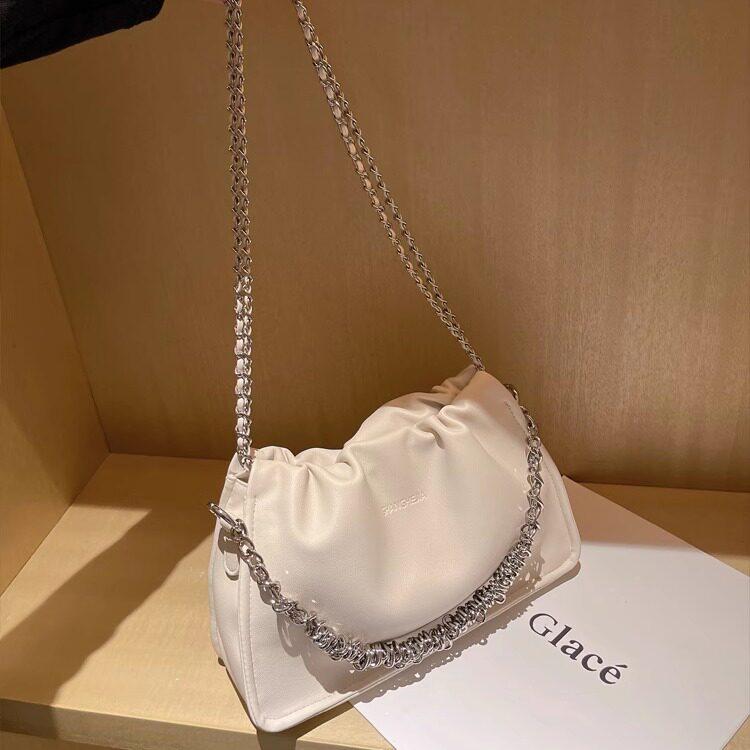 女性用 ショルダーバッグ プリーツ加工 雲型 チェーンストラップ 韓国 ファッション 鞄 普段使い カジュアル 軽量