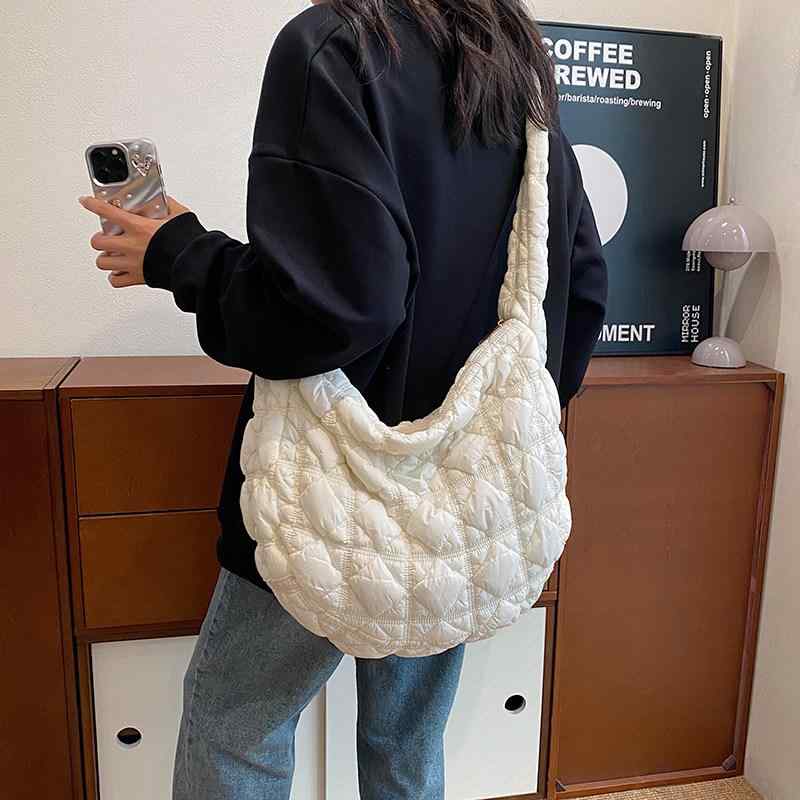 ショルダーバッグ レディース 大容量 ダウン素材 バブルプリーツ 雲型 斜めがけ 鞄 秋冬 軽量 普段使い ビッグシルエット ふわふわ 柔らかい 形状