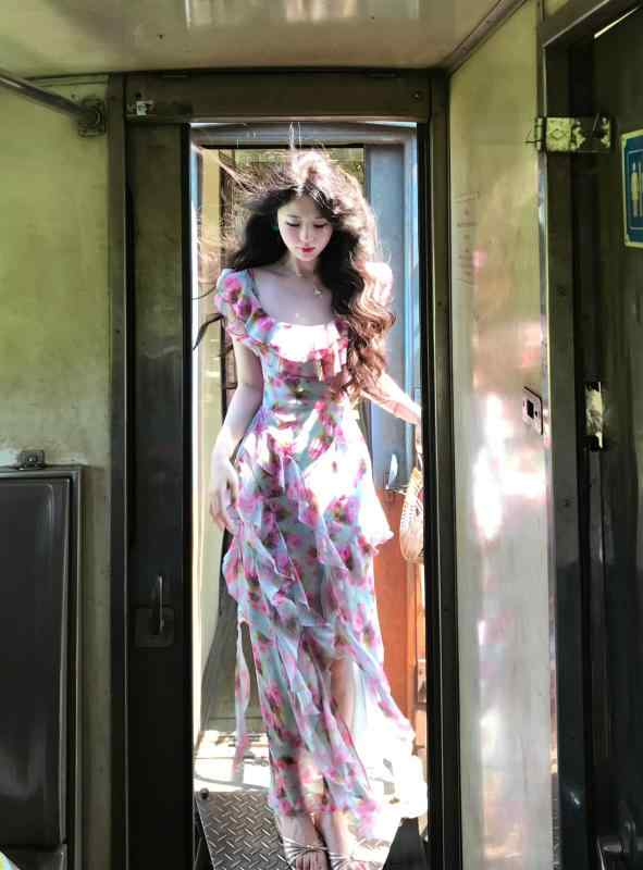 レディース ワンピース フレンチ スタイル 肩出し ロング 丈 フリル スリット スカート ドレス フェミニン シルエット 女性用 トップス 代替