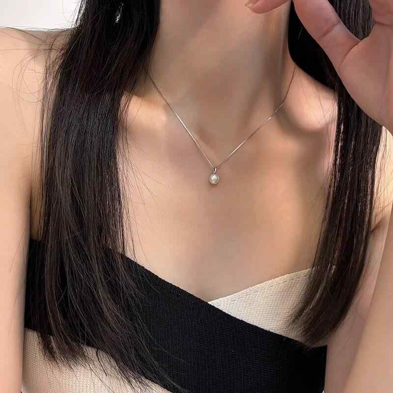 ネックレス 鎖骨チェーン 天然淡水パール ペンダント 純銀 高級感 デザイン 女性用 普段使い 軽量 輝き シルバー アクセサリー シンプル ジュエリー