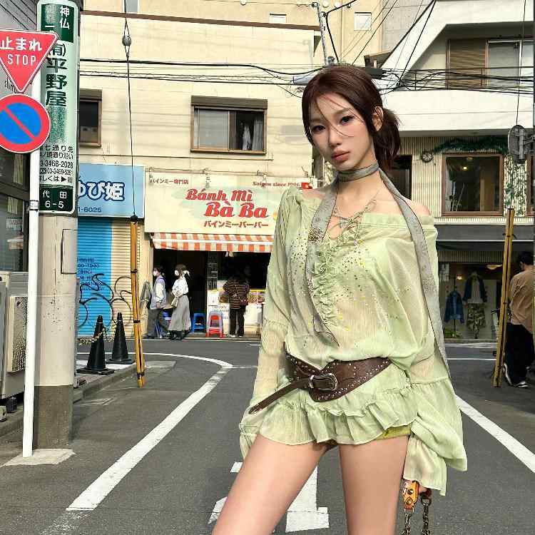 レディース ブラウス 春 シフォン 微透け 波状フリル リボン 宮廷風 軽量 女性らしい シルエット トップス シャツ 春夏 フェミニン スタイル
