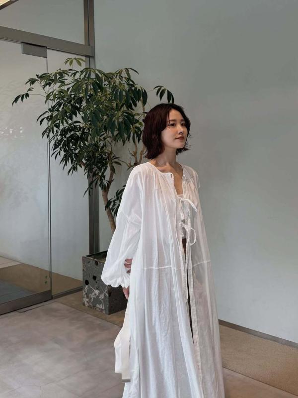 衣裳 レディース 春夏 ロング御召しもの 日系 流行り物 返り咲き ローマン的  読みもの的 ゆったり 好いたらしい 通気性 防紫外線 綿原料品 軽さ 愛くるしい さくら色系 象牙色 花柄 太陽フレア影ぼうし 通い 普段使い