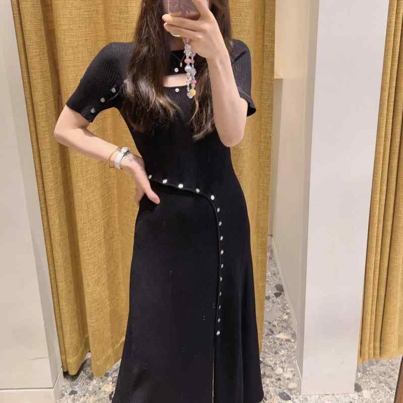 ニット ワンピース 女性用 秋 黒 ロング丈 スリムフィット ファッション スタイル 伸縮性 軽量 再生繊維 普段使い 通勤 通年 トップス ドレス ロングドレス フィット感 洗練 コーディネート