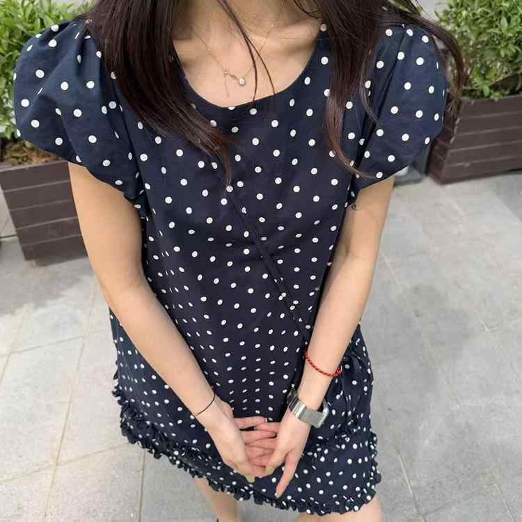 ワンピース レディース ポルカドット柄 丸首 夏用 ミドル丈 かわいい 甘め 若作り スタイル 日常使い 軽やか シルエット
