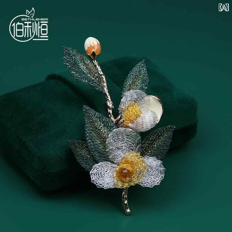 ブローチ レディース 手刺繍 バラモチーフ 胸花 ピン アクセサリー 高級感 装飾 コサージュ 別針 女性用 コーディネート 普段使い