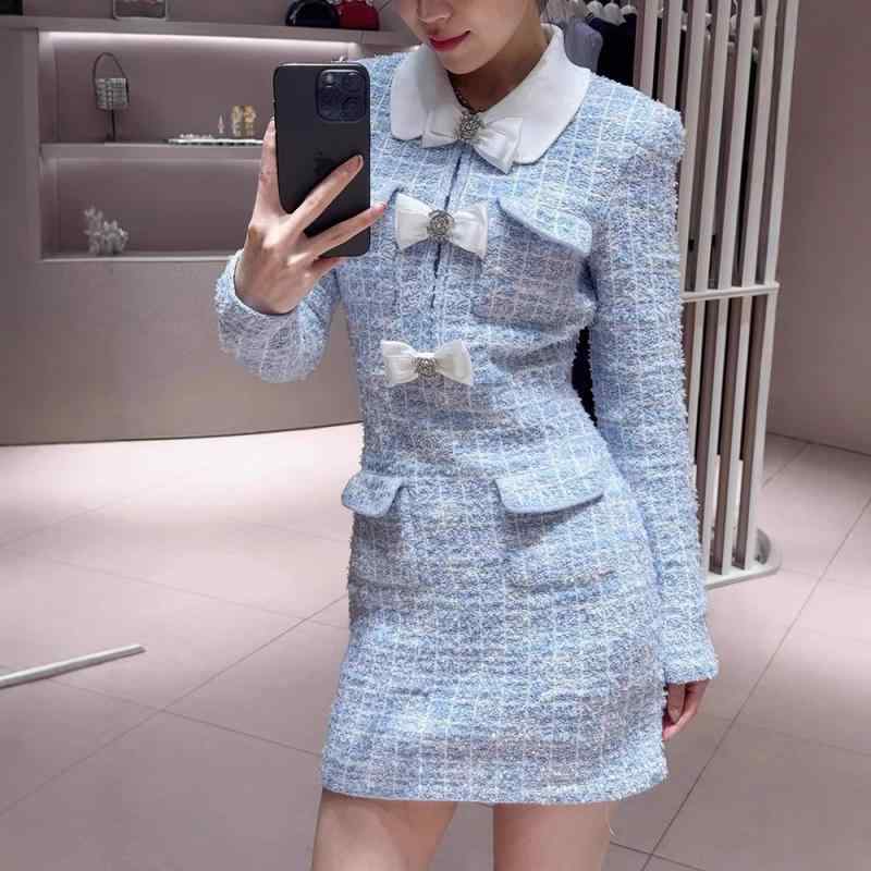 ニット ワンピース 春夏 フレンチスタイル ブルー ミックスカラー チェック柄 ラウンドネック 蝶結び アクセント 女性用 軽量 伸縮性 膝丈 膝上丈 ロング丈 普段使い 通勤 通学 カジュアル フェミニン ソフト素材 吸湿速乾 快適 着回し レイヤード