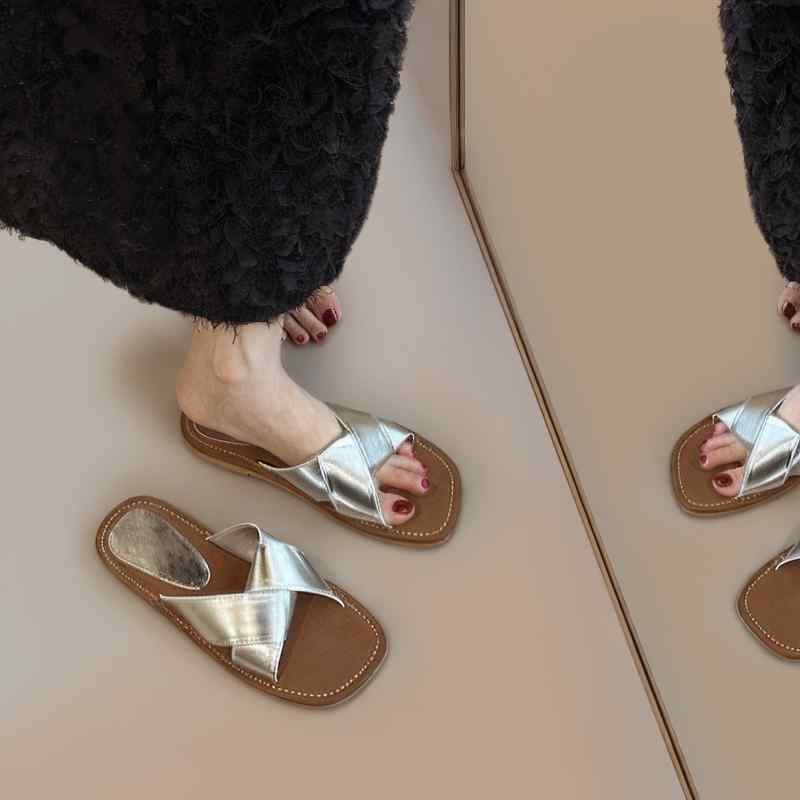 妊婦用 サンダル 革 子ヒツジなめし革 しろがね色 夏用 坦々たる もの柔らか レトロ フレンチ表現スタイル 露天 座蒲団性 軽さ 好いたらしい 履き気味合い お上さん用 砂浜サンダル