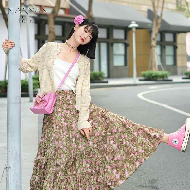 スカート レディース ミディ 小花柄 バラ ローズプリント 高級感 エレガント 優しい風 膝下丈 フラワー ソフト素材 女性らしい 春夏 軽やか シルエット