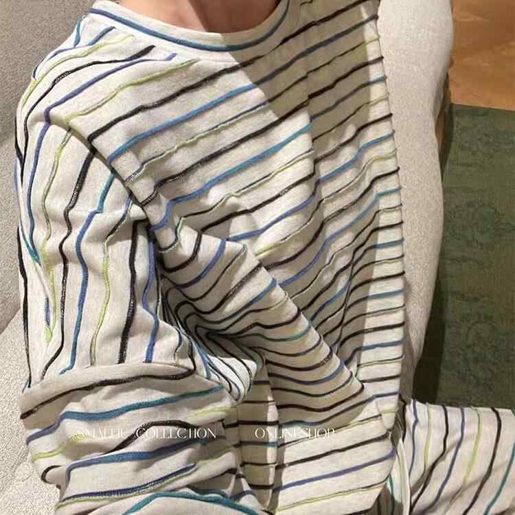 秋冬 ユニセックス ルームウェア ゆったり パジャマセット ブルー ホワイト ストライプ クルーネック リラックス スタイル 部屋着 寝間着 暖か ソフト 素材 普段使い