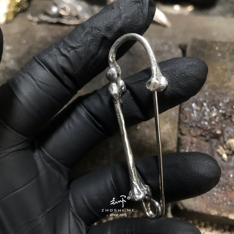 胸飾り 野ざらし  銀  暗然たる 骨 画題 しろがね色 付属物 DIY 部分品 ゴシック 表現スタイル 座標 宝飾品 ピン 後ばらい 飾り気の無い