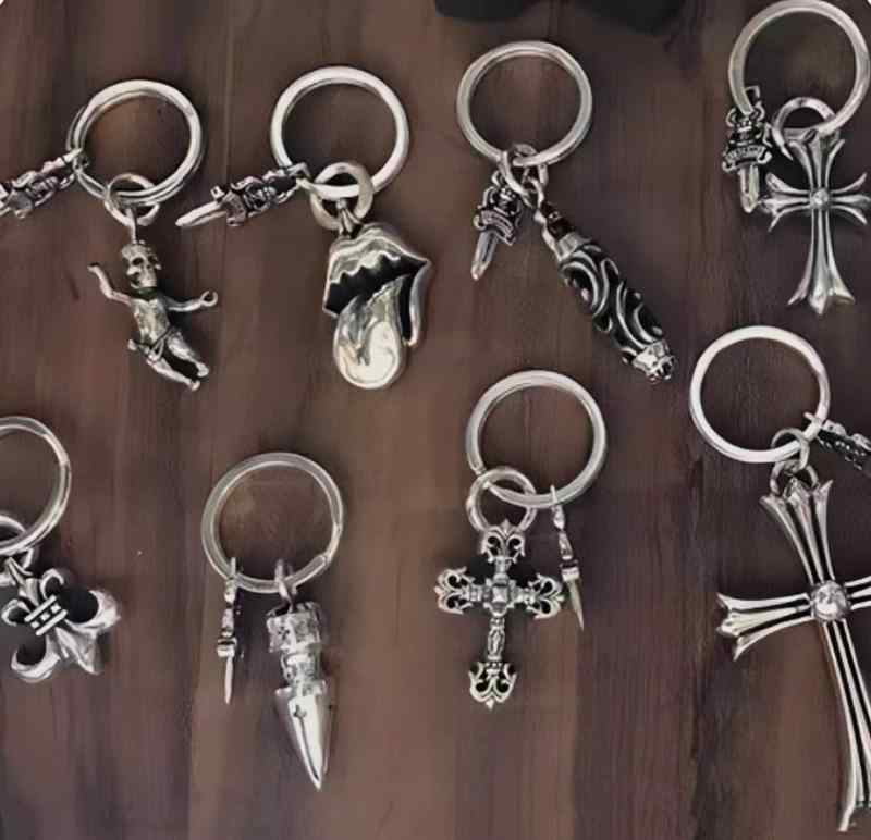 キーホルダー バッグチャーム シルバー 船錨モチーフ 十字架 バイクチャーム レトロ風 ヒップホップスタイル アクセサリー ラッパー風 金属製 普段使い 軽量 耐久性