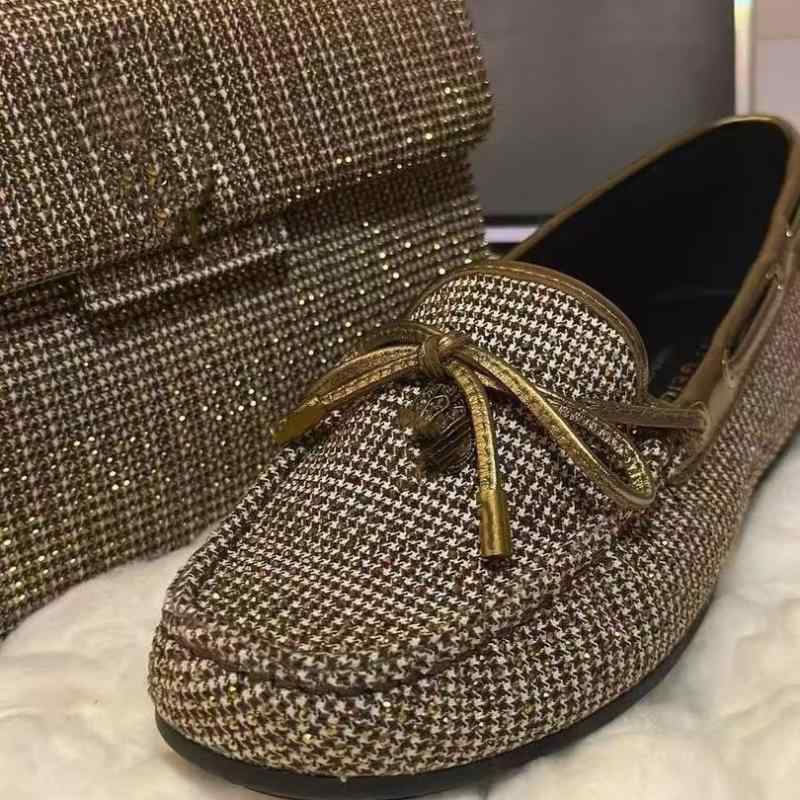 坦々たるシューズ お上さん用 丸トゥ 包頭 リボン結び 鷲型バックル 大きめ大いさ 置き目踵 流行り物 シングルス落とし穴 置き目毛皮 置き目取りすてる スニーカー デイリー 軽さ 練りあわせるなめし革 赤銅色系 黒いこと