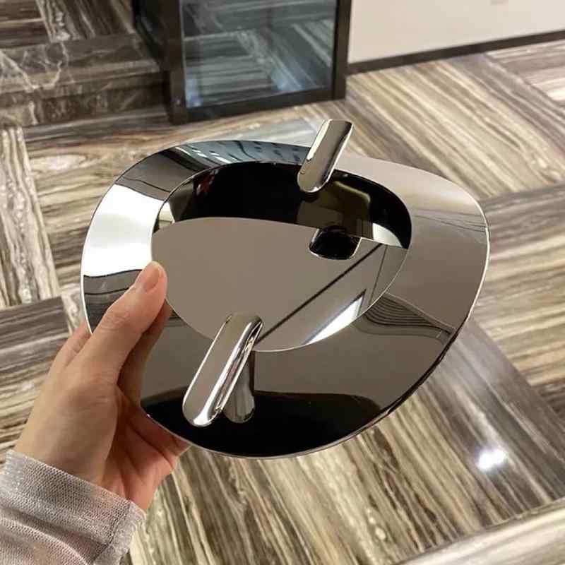 モダンイタリアン ミニマリスト 不?? シガー灰皿 置物 茶室 書斎 デスクトップ ホームインテリア 飾り ソフトファニッシング シンプルデザイン 耐久性 高級感 金属製 室内装飾 日常使い