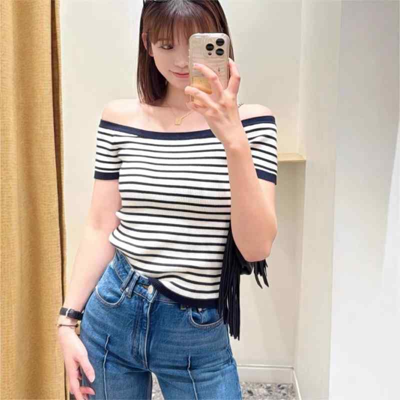 ニットトップス 成人女性用 春夏 フレンチ表現スタイル 引き付ける的 縞模様 片肩オフショルダー 半袖 遊撃手丈 ティーシャツ 軽さ 伸縮性 綿混 黒いこと ベージュ サクラ色系 通い 普段使い走り 心地好い
