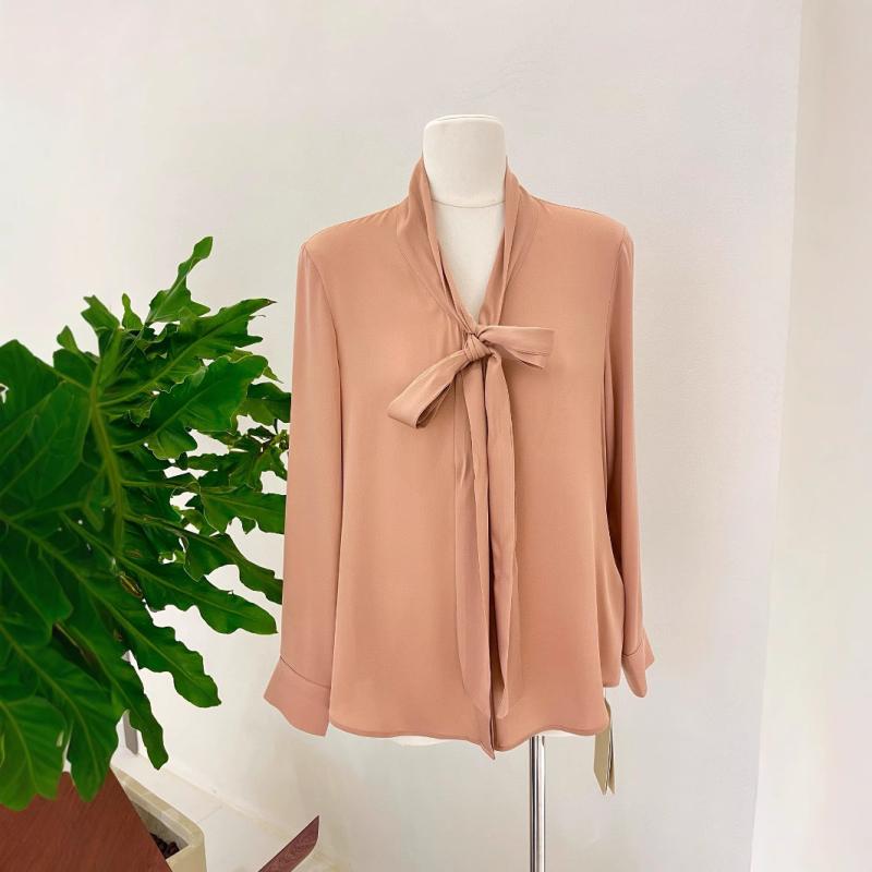 ブラウス 女性用 厚手 気品 フリルリボン 2025 春夏 桑蚕糸 紐デザイン センス シャツ 長袖 トップス 軽量 伸縮性 吸湿速乾 シルク調 ブラウン系 ピンク系 アイボリー 通勤用 普段使い 部屋着 カジュアルスタイル|リバーパディ