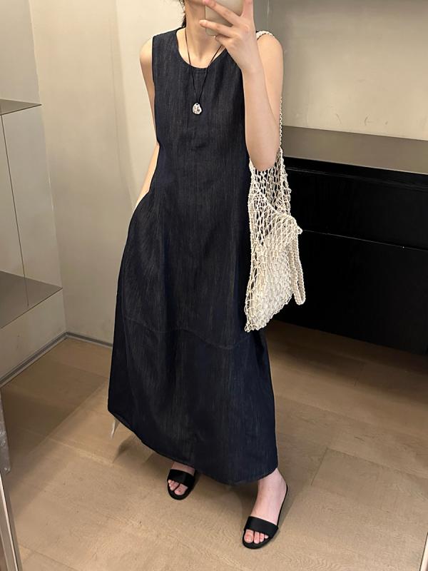 ワンピース 女性用 夏用 デニム コットン ミディ丈 切り替え ハイウエスト ウエストイン 背中開き ストラップ 軽量 伸縮性 吸湿速乾 スリムフィット スタイルアップ 普段使い デート フェミニン ブルー系 アイボリー｜リバーパディ