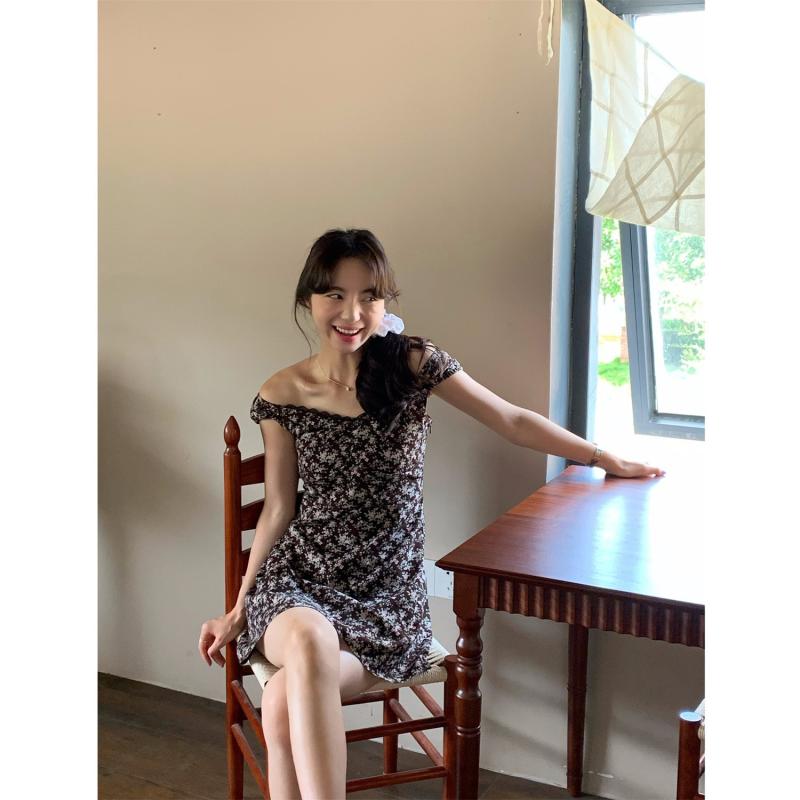 衣装 レディース 春夏 韓国 東大?  愛くるしげ スピード競技 フラウンス 御花柄 うしろ側受け答え キャミワンピース 花柄 お召しもの 軽さ 綿織物 入り合わせる 太陽フレア 影ぼうし 膝丈 お上さん用 普段使い走り 通い 通学 会う約束 花柄刷り上げる スピード競技科目