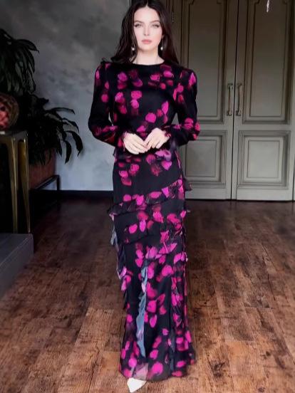 {"result": "ワンピース 女性用 春夏 フレッシュフラワー柄 スリムフィット ミニスカート 軽量 伸縮性 吸湿速乾 接触冷感 再生繊維 フレアシルエット 膝上丈 膝丈 膝丈 膝丈 膝丈 膝丈 膝丈 膝丈 膝丈 膝丈 膝丈 膝丈 膝丈 膝丈 膝丈
