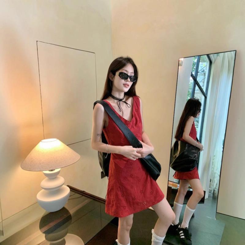 ワンピース 女性用 春夏 無袖 Vネック フレッシュフラワー柄 赤 修身 Aライン ミニスカート 軽量 伸縮性 吸湿速乾 かわいい 女性らしい 普段使い 通勤用 デート フレッシュ 花柄 赤色 スリムフィット フレアスカート 涼しい 通気性 ソフト素材