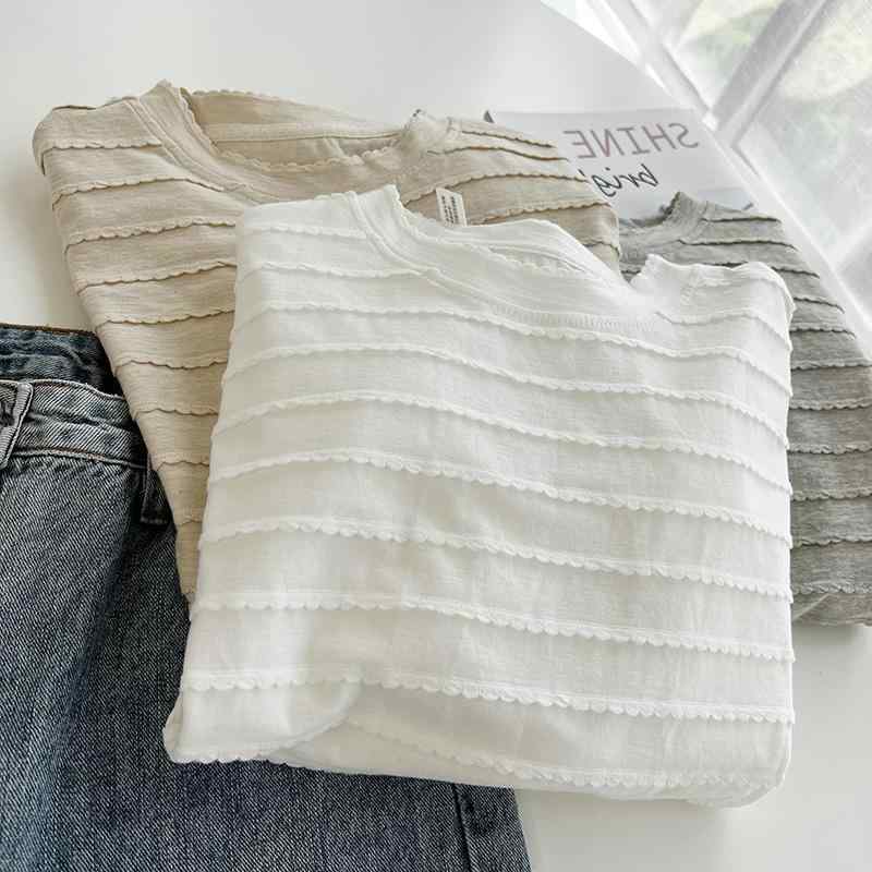 Tシャツ 女性用 春夏 花柄 レース デザイン 丸首 半袖 トップス シンプル ゆったり シルエット コットン 素材 吸湿速乾 機能 デイリー コーディネート ブラック ピンク系 アイボリー カラー 軽量 通勤 普段使い 部屋着 カジュアル スタイル