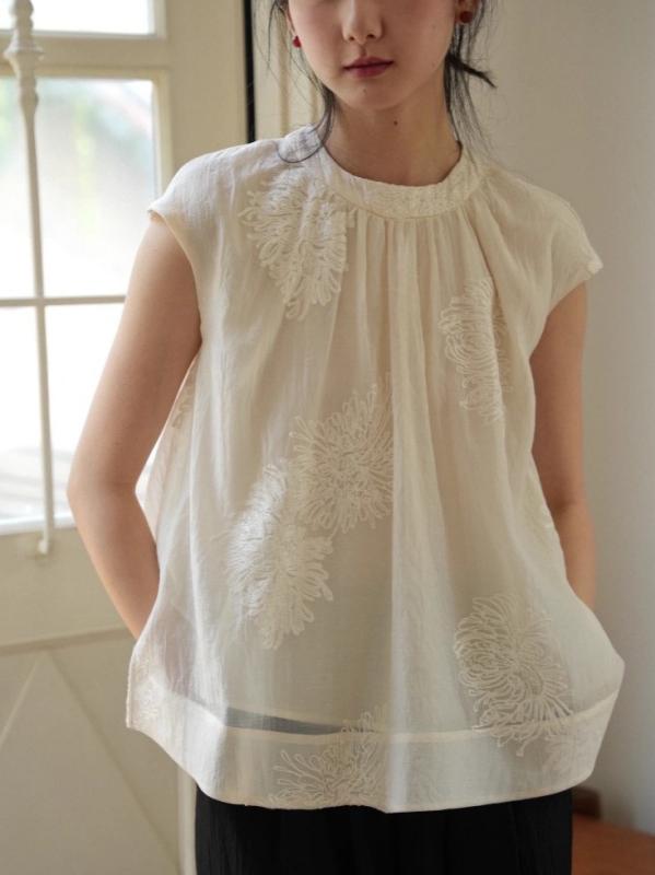 シャツ レディース 春夏 無袖 刺繍 デザイン 丸襟 接触冷感 綿混 素材 軽量 通気性 良い ゆったり シルエット 体型カバー 効果 かわいい トップス インナー 普段使い