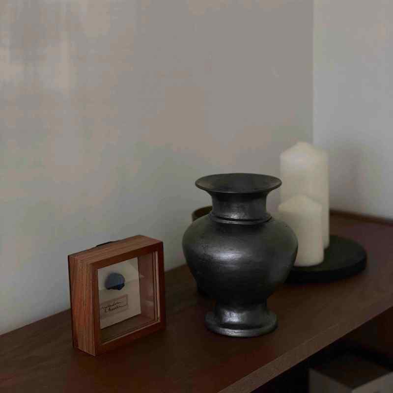 花立て 黒瀬戸もの 西蔵言い慣わし 円錐形 室内装飾  飾りつけ 瀬戸もの 花器 飾りつけ