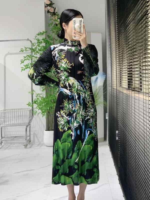 ワンピース 秋冬 プリーツ ロングスカート フレンチスタイル 花柄 切り替え 再生繊維 軽量 伸縮性 吸湿速乾 女性用 秋 秋冬 通勤用 普段使い エレガント 修身 気質 シルエット Vネック ブラック ピンク系 アイボリー ビッグシルエット ハイウエス