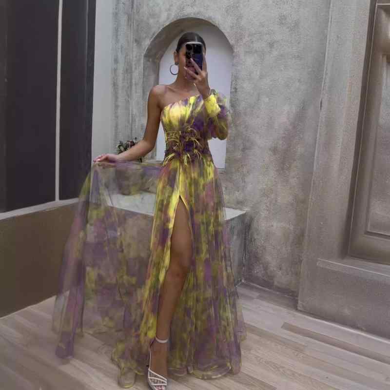 ワンピース レディース 春夏 セクシー 肩落ち シングルショルダー 長袖 花柄 シフォン ロングドレス ハイエンド フレア 切り替え 軽量 通勤用 普段使い かわいい ピンク系 ブラック 吸湿速乾 伸縮性 ビッグシルエット