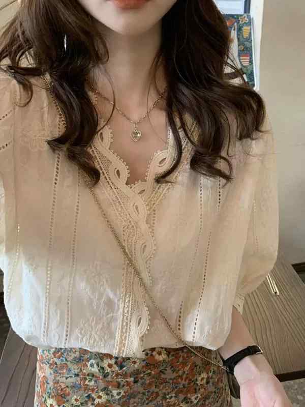 レディース ブラウス かわいい フレンチスタイル 復古 杏色 レース 別注デザイン スリムフィット 高級感 泡泡袖 Vネック トップス 女性用 夏 軽量 綿混 ピンク系 切り替え
