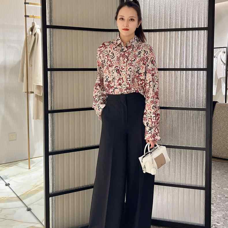 トップ 御上さん用 長袖 照明ランプ色合い 桑蚕絲 立体 花柄 刷り上げる 高貴さ  通い 普段使い走り 軽さ 坦々たるな手ごたえ 生まれ変わり衣料繊維 春夏 トップス プルオーバー 地絹 お花刷り上げる 女子らしい 表現スタイル 第一義的 作目