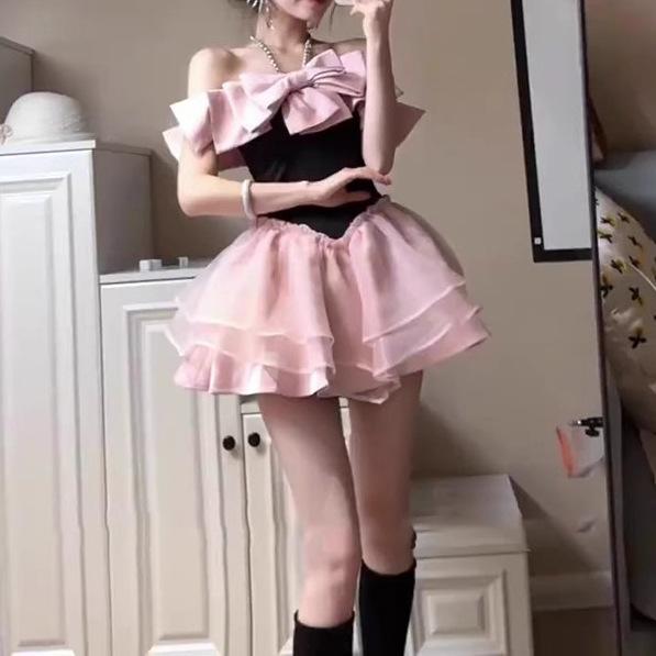 レディース 黒 フリル スカート ハートネック 装飾 ミニ ワンピース スカート ブラック ピンク アクセント 軽量 伸縮性 フレア シルエット 春夏 デート 普段使い かわいい フェミニン トップス ドレス 膝上丈 コットン 混 再生繊維 吸湿速乾 接