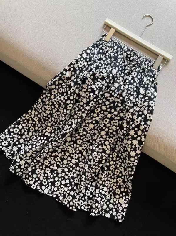 スカート 女性用 春夏 フレンチスタイル 黒ローズ グラデーション プリント エラスティック ウエスト Aライン フレア ミディ丈 普段使い 軽量 伸縮性 通勤 デート コットン混 ブラック ピンク系 アイボリー 切り替え ハイウエスト ビッグシ｜リバーパディ
