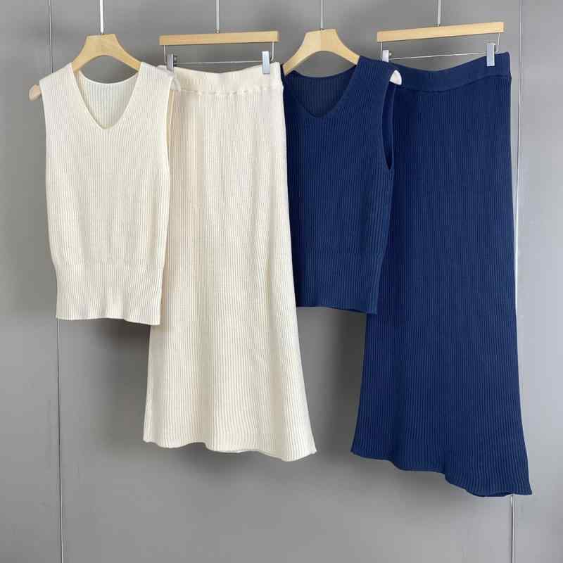 ノースリーブ トップス 女性用 春夏 無地 ニット 背心 伸縮性 ウエスト 膝丈 半袖 スカート セット 軽量 吸湿速乾 綿混 素材 通勤 普段使い ハイウエスト デザイン スリム シルエット アイボリー ピンク ブラック カラー