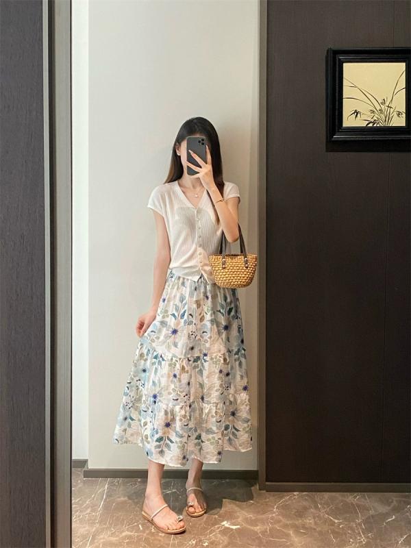 {"result": "スカート 女性用 春夏 接触冷感 綿麻 プリント フレア フレアスカート Aライン フレアスカート ミモレ丈 ロングスカート フラワープリント 切り替え 軽量 吸湿速乾 ハイウエスト 膝下丈 膝丈 膝上丈 膝下丈 ミディ丈 フレア
