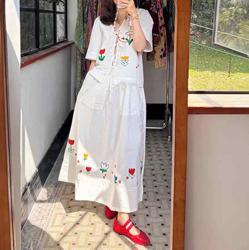 春夏 トップス トップ 刺しゅう 花柄 偏った考え磁気テープ 紐 自然調整 能力のある V素っ首 半袖 成人女性用 可愛らしい 流行り物 仕掛ける スコート 太陽面爆発 うつり変わり ひな型 軽さ 綿混 原材料 通い 普段使い走り サクラ色系 象牙色 色つや ビッグ影ぼうし 伸縮性
