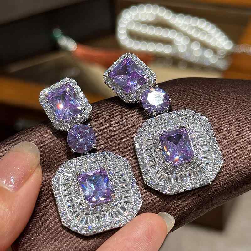 イヤリング 紫水晶 スクエア ペンダント ジルコニア 装飾 大人 エレガント 宝石 シンプル 高級感 貴族 フル セット ヘビー ウェイト シルバー アクセサリー ファッション ジュエリー 女性用 パープル カラバイオレット 輝き スタイリッシュ 日常