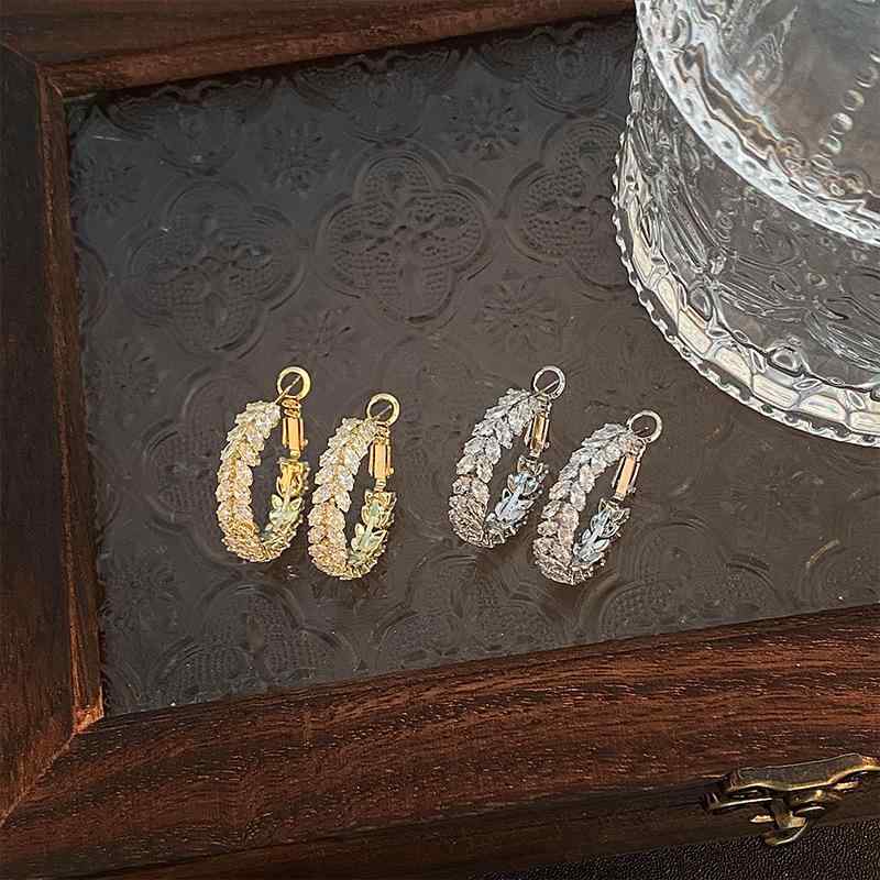 ピアス イヤリング 女性用 葉っぱ オリーブ 葉 繊細 モダン シンプル キラキラ かわいい 清新 シルバー ゴールド アクセサリー 耳元 装飾 普段使い 軽量 ファッション アクセント|リバーパディ