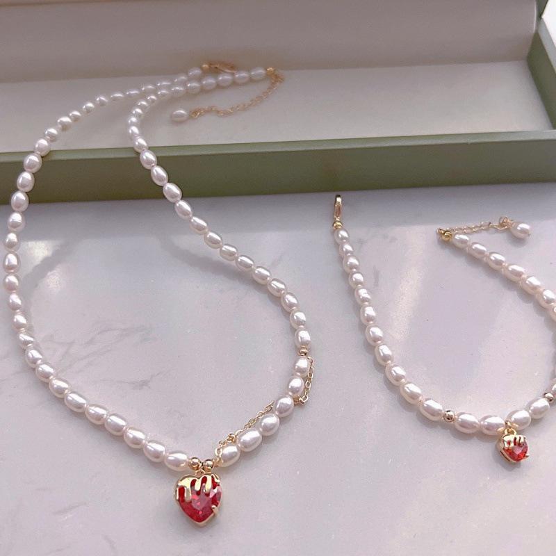 ネックレス イヤリング セット 赤いストロベリー ハートモチーフ 4-5mm 天然淡水パール 超繊細 かわいいデザイン ピンク系 軽量 普段使い 華奢 女性用