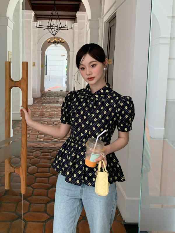 ブラウス 女性用 春夏 フレンチスタイル レトロ 花柄 プリント 収腰 デザイン 短袖 シャツ トップス 軽量 綿混 素材 ビッグシルエット かわいい 普段使い 通勤 コーデ ブラック ピンク系 カラー 吸湿速乾 機能