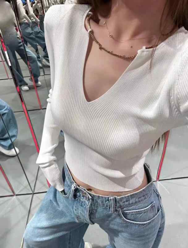 ニットトップス 女性用 長袖Tシャツ Vネック チェーン 修身 短丈 純色 接触冷感 吸湿速乾 軽量 伸縮性 普段使い カジュアルスタイル ブラック グレー ネイビー アイボリー