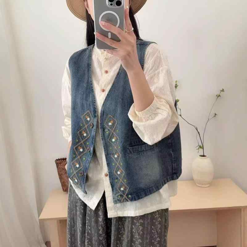 メンズ ジーンズ ベスト 春夏 刺繍 無袖 レイヤード カジュアル 軽量 デニム素材 ファッション トップス レピアス イヤリング アイテム コットン 混紡 ゆったり シルエット 普段使い コーディネート 春物 レイヤードスタイル｜リバーパディ