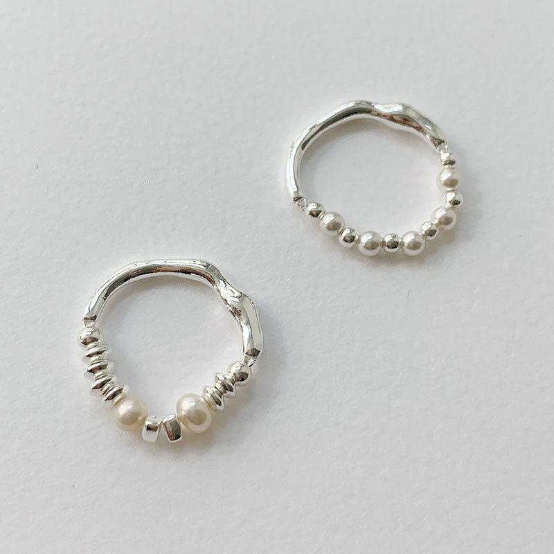 指輪 女性用 銀 ラウンド イミテーションパール 復古 個性 シンプル ベーシック スタイリッシュ シルバーアクセサリー ファッションリング 日常使い 軽量 細身 華奢 キラキラ ジュエリー｜リバーパディ 6,434円