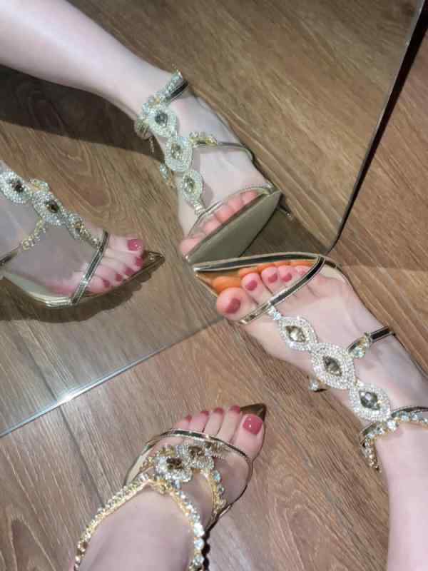 サンダル 成人女性用 夏 踵 人情本 表現スタイル 貴石 かざり付ける チェーン店 同盟罷業一回り 読みやすい 石ころ シングル 胴締め 軽さ ひな型 スコート コーデ 人となり 窈窕たる 痛いところ 声遣い 好いたらしい 履き気味合い 通気性 似つかわしい ベージュ 系 色つや 一般受け シルエ